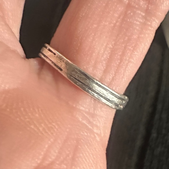 Elegant Silver Cross Ring - Picture 2 of 3